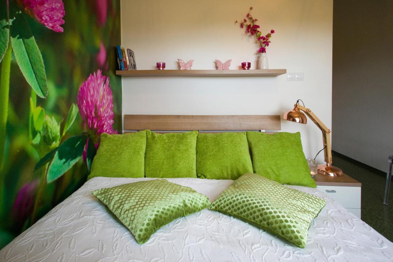 Design Hotel Romantick Тршебонь Экстерьер фото