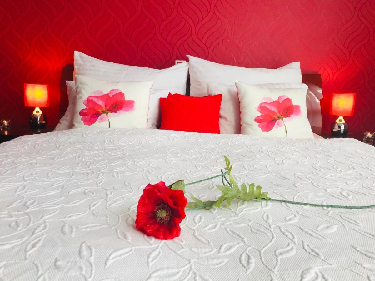 Design Hotel Romantick Тршебонь Экстерьер фото
