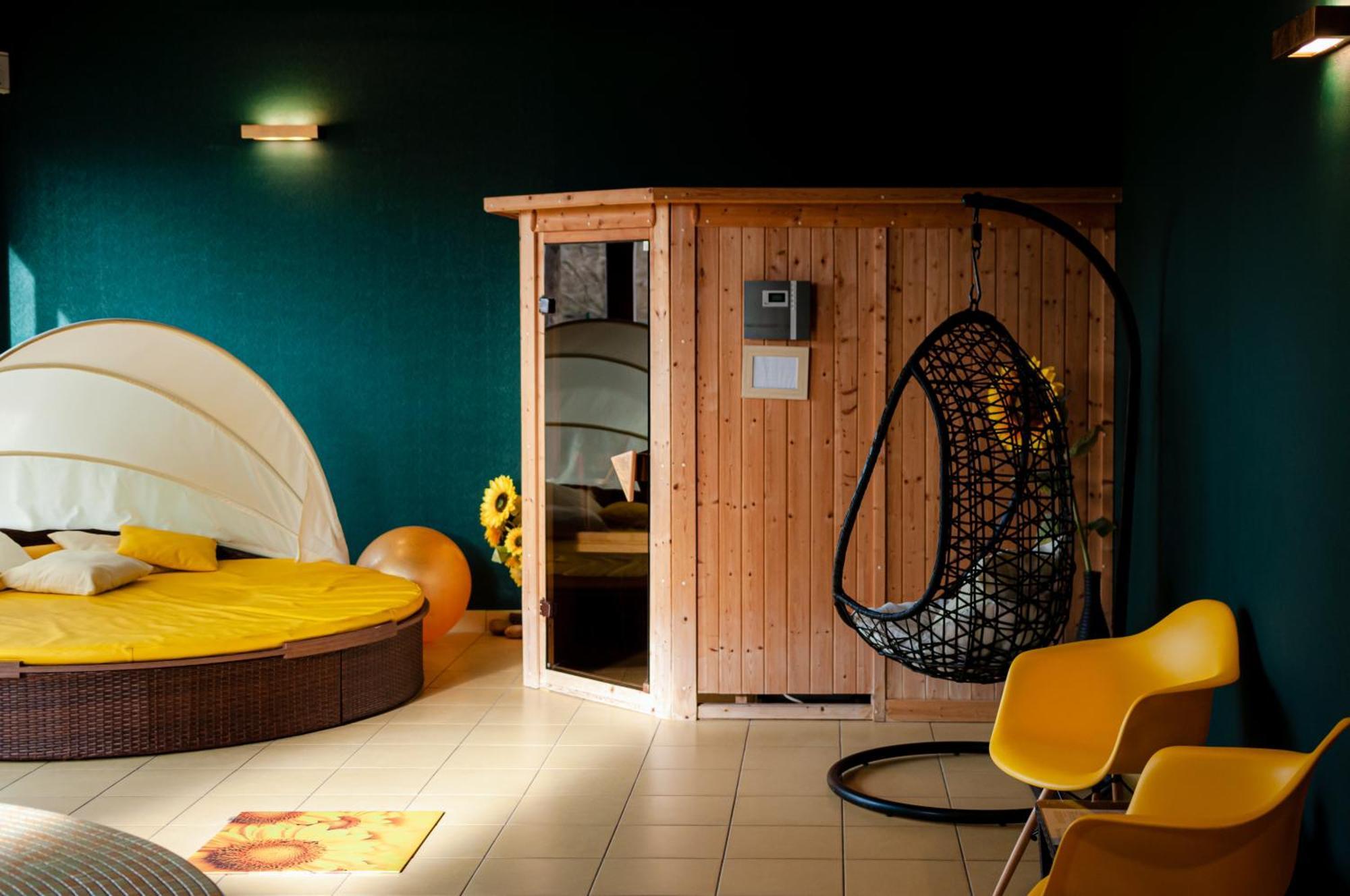 Design Hotel Romantick Тршебонь Экстерьер фото